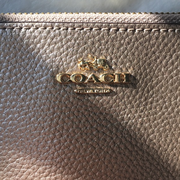 ✨NEW✨COACH gold double zip clutch wallet♥️ - Picture 2 of 8